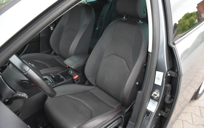 Seat Leon cena 59900 przebieg: 117000, rok produkcji 2018 z Błażowa małe 277